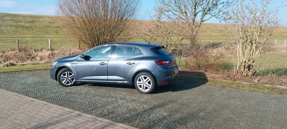Gebraucht Renault Mégane 110 PS (80 kW) 2018 Grau Limousine