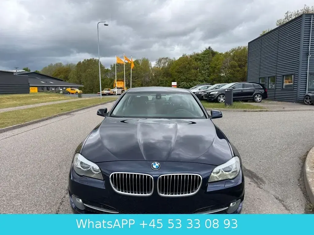 Gebraucht BMW 525 Sport Line 204 PS (150 kW) 2011 Blau Limousine