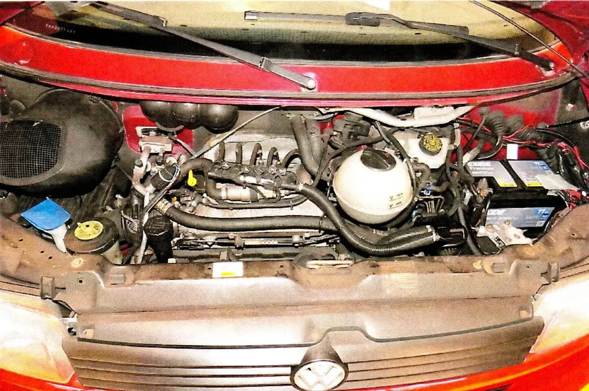 Gebraucht VW Caravelle 110 PS (80 kW) 1995 Rot Van / Kleinbus