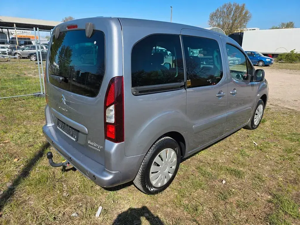 Gebraucht Citroën Berlingo SELECTION 110 PS (80 kW) 2017 Grau Van / Kleinbus