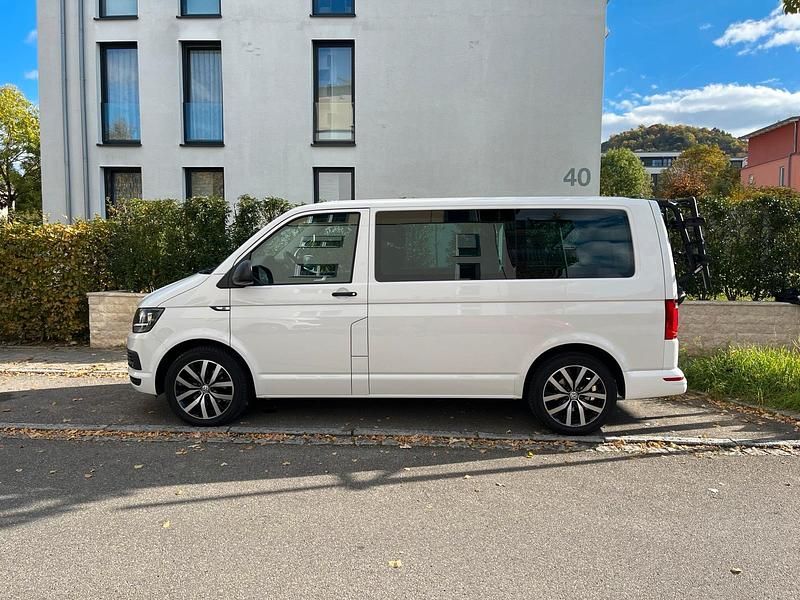 Weiß Gebraucht 2018 VW Multivan Van | 29.999 € (Fairer Preis) - Bild 1/4