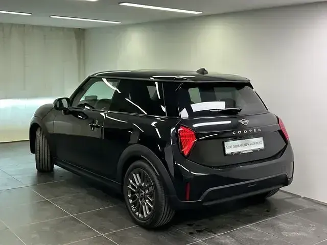 Usata Mini Cooper Classic 156 CV (114 kW) 2024 Nero Utilitaria