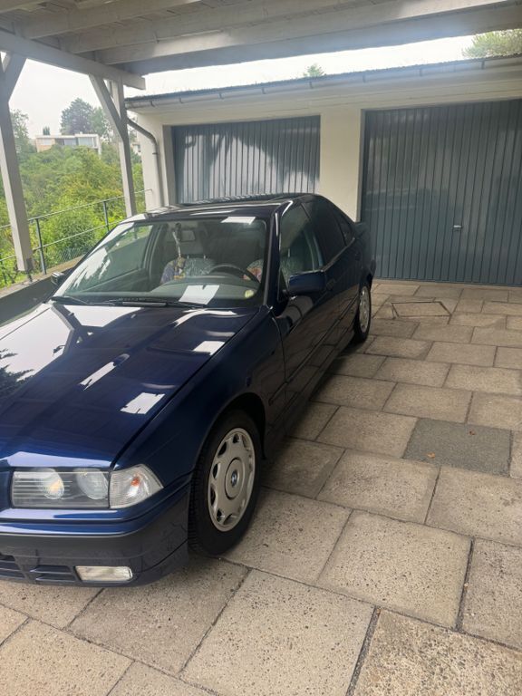 Gebraucht BMW 316 102 PS (75 kW) 1993 Blau Limousine