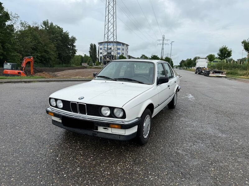 Weiß Gebraucht 1986 BMW 324 Limousine | 5.499 € - Bild 1/4
