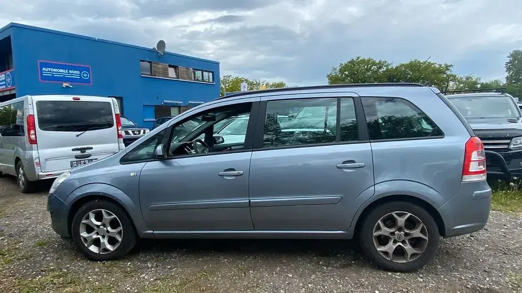 Gebraucht Opel Zafira Edition 140 PS (102 kW) 2009 Silber Van / Kleinbus