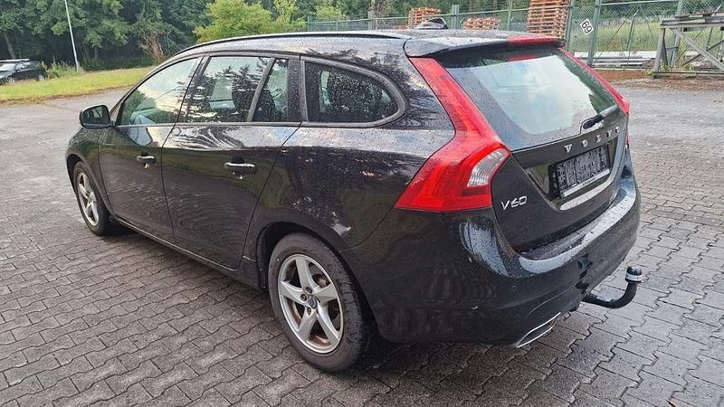 Gebraucht Volvo V60 Business Edition 190 PS (139 kW) 2016 Schwarz Kombi