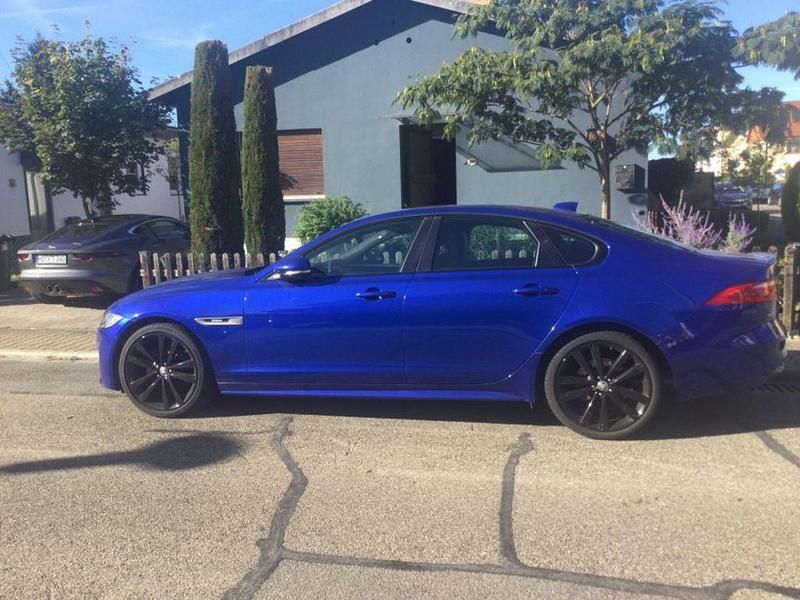 Blau Gebraucht 2019 Jaguar XF R-Sport Limousine | 26.000 € (Teuer) - Bild 1/4
