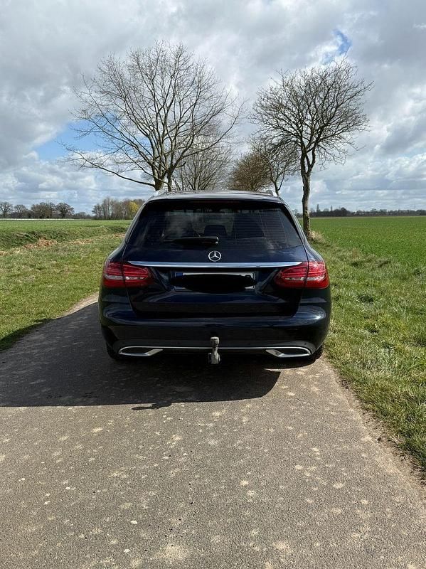 Gebraucht Mercedes C220 Avantgarde 194 PS (142 kW) 2020 Blau Kombi