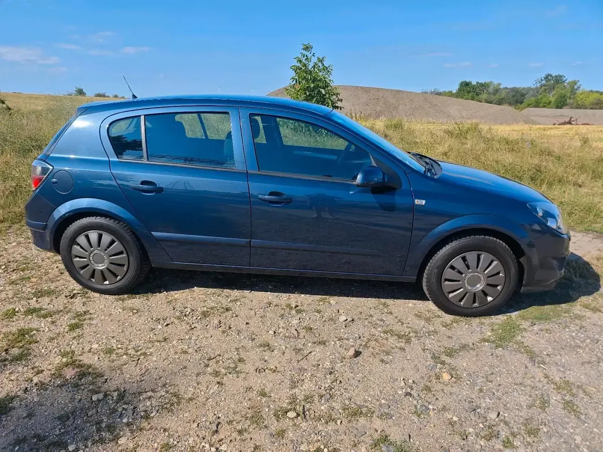Gebraucht Opel Astra 115 PS (84 kW) 2008 Blau Limousine