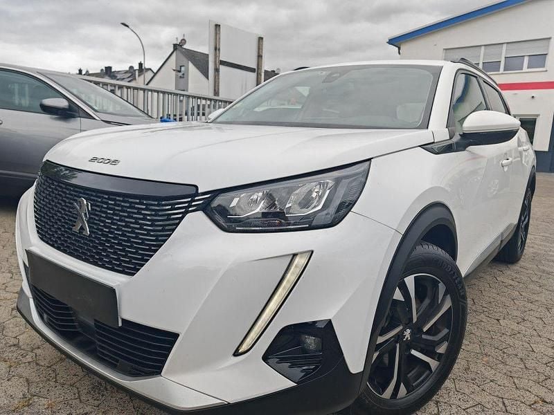 Weiß Gebraucht 2022 Peugeot 2008 Allure SUV | 12.971 € (Superpreis) - Bild 1/4