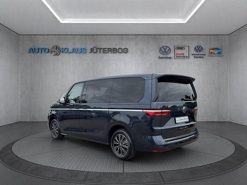 Gebraucht VW Multivan Style 150 PS (110 kW) 2024 Starlight blue Van / Kleinbus
