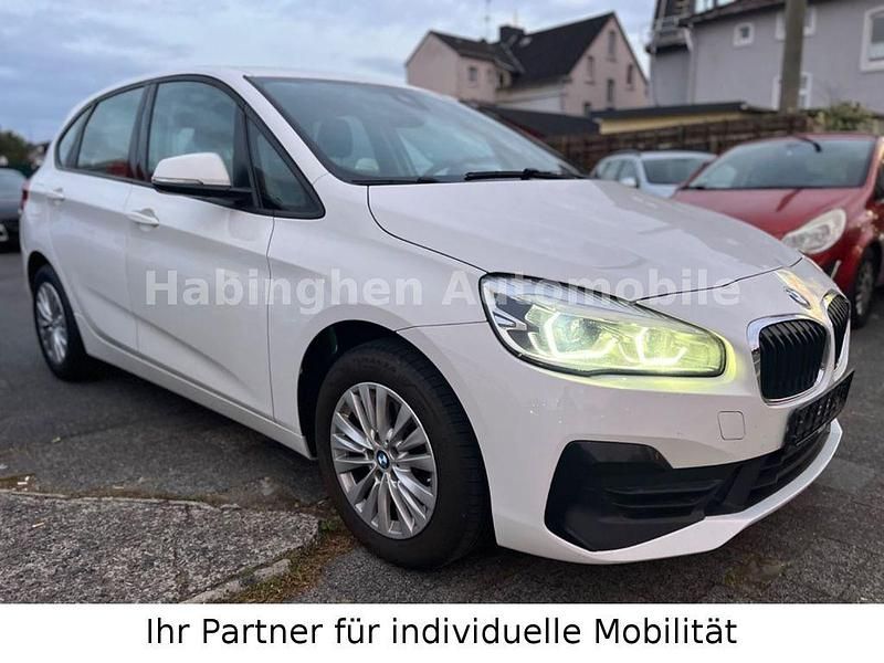Weiß Gebraucht 2020 BMW 218 Active Tourer Advantage Van / Kleinbus | 15.990 € (Fairer Preis) - Bild 1/4