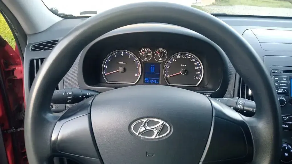 Gebraucht Hyundai i30 Classic 109 PS (80 kW) 2008 Rot Limousine