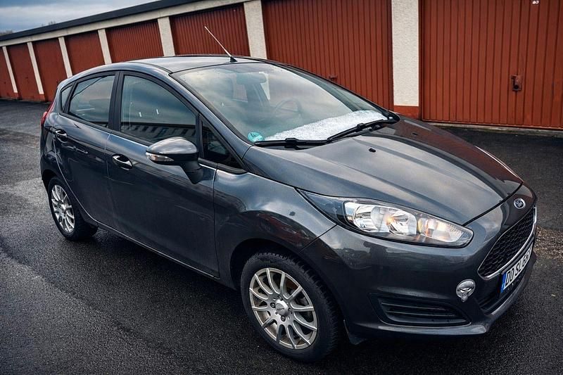 Gebraucht Ford Fiesta Trend 82 PS (60 kW) 2016 Grau Kleinwagen