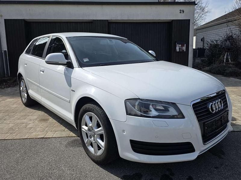 Gebraucht Audi A3 Ambiente 125 PS (91 kW) 2010 Weiß Kleinwagen