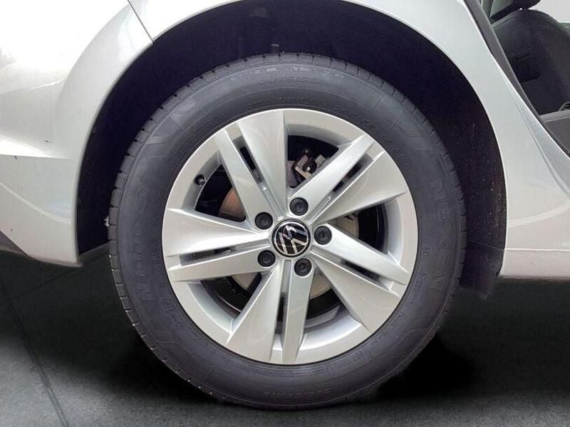 Gebraucht VW Golf VIII 131 PS (96 kW) 2024 Silber Kleinwagen