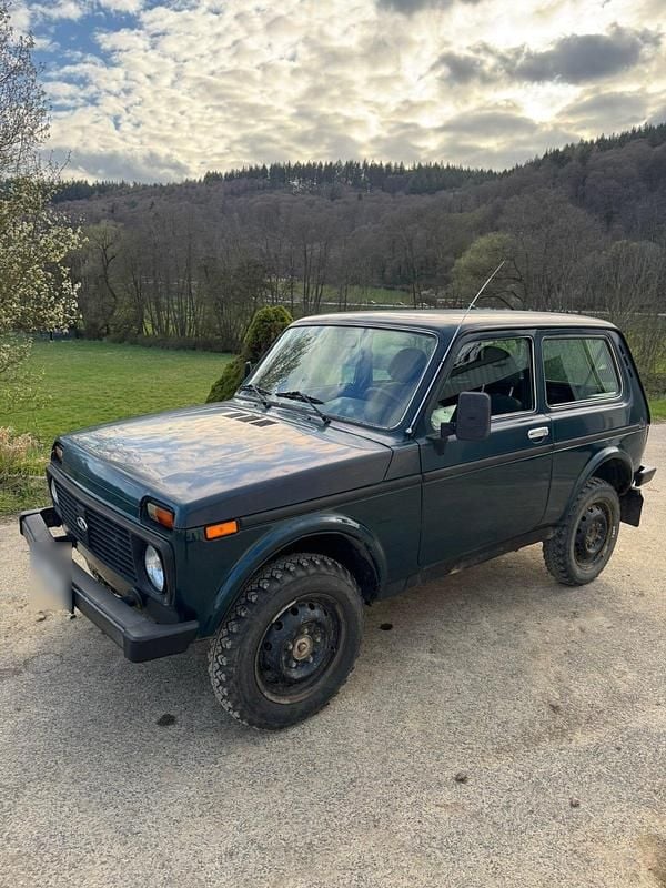 Gebraucht Lada niva 83 PS (61 kW) 2010 Grün SUV