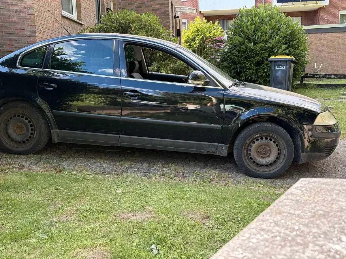 Gebraucht VW Passat Basis 101 PS (74 kW) 2004 Schwarz Limousine