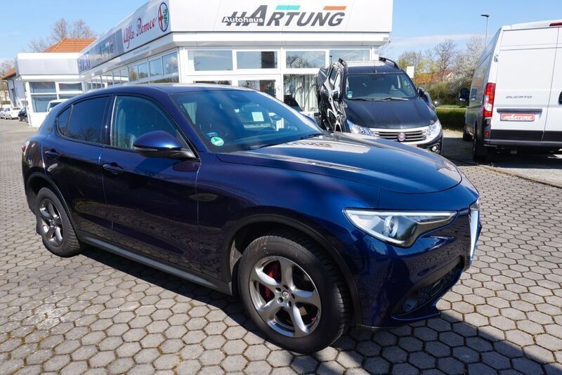 Blau Gebraucht 2019 Alfa Romeo Stelvio Super SUV | 12.900 € (Superpreis) - Bild 1/4