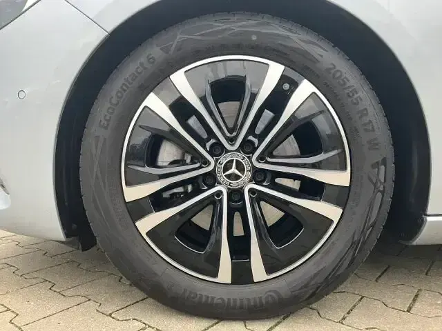 Gebraucht Mercedes B180 Progressive 116 PS (85 kW) 2024 Silber Van / Kleinbus