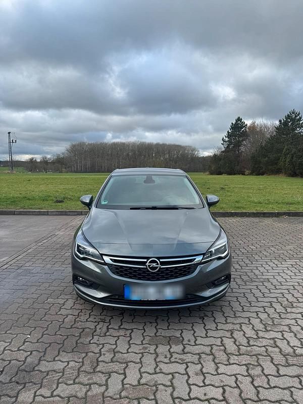 Grau Gebraucht 2017 Opel Astra Limousine | 9.000 € (Superpreis) - Bild 1/4