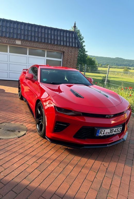 Rot Gebraucht 2018 Chevrolet Camaro Coupé | 43.900 € (Fairer Preis) - Bild 1/4