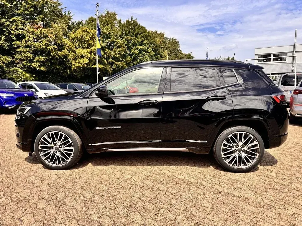 Gebraucht Jeep Compass Summit 131 PS (96 kW) 2025 Solid black SUV