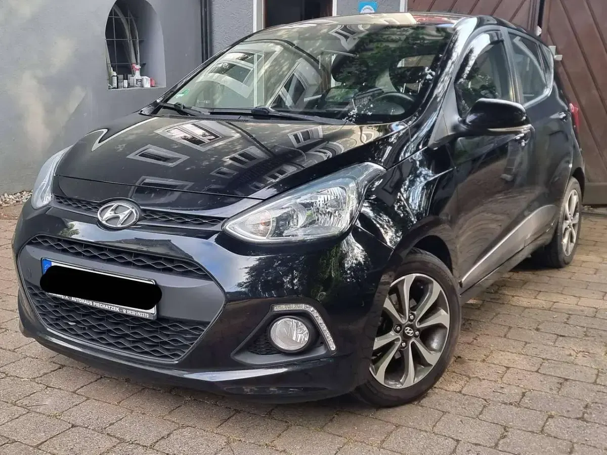 Gebraucht Hyundai i10 Edition 86 PS (63 kW) 2015 Schwarz Kleinwagen