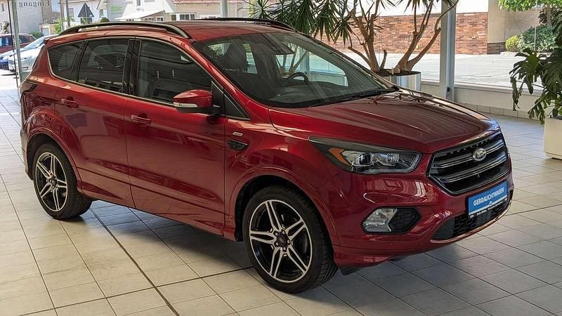 Rubyrotmetallic Gebraucht 2017 Ford Kuga ST-Line SUV | 13.690 € (Fairer Preis) - Bild 1/4