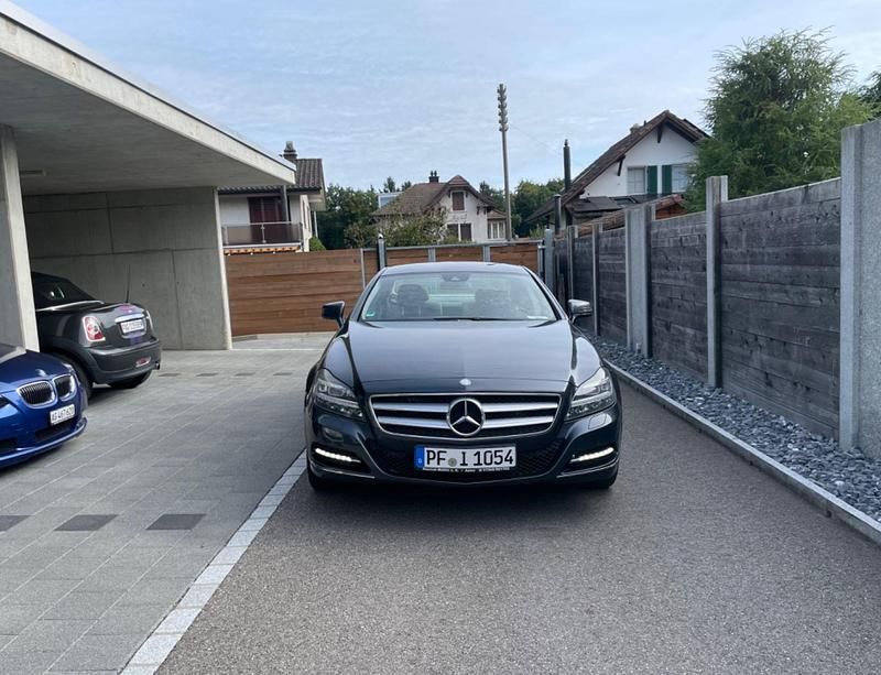 Grau Gebraucht 2012 Mercedes CLS350 Coupé | 11.900 € - Bild 1/4