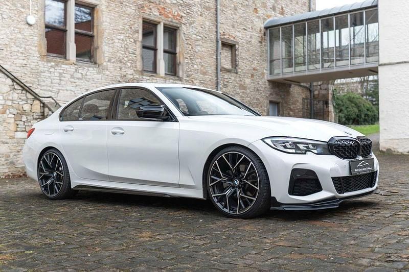 Weiß Gebraucht 2019 BMW 330 M Performance Limousine | 30.500 € (Guter Preis) - Bild 1/4