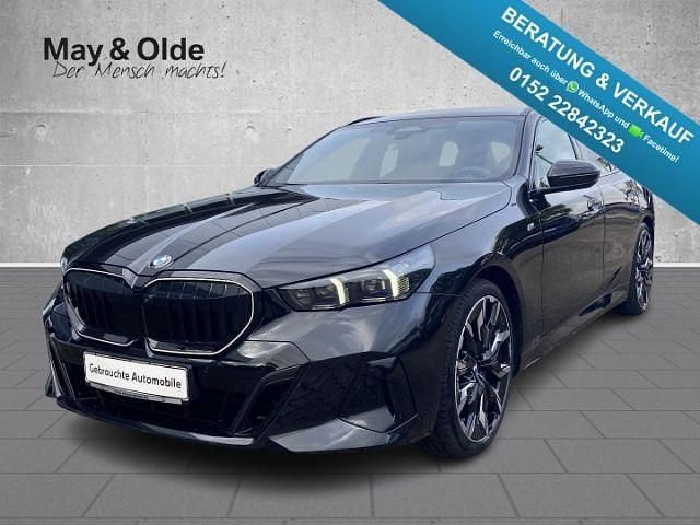 Black sapphire metallic Gebraucht 2025 BMW 520 M Sport Kombi | 52.990 € (Guter Preis) - Bild 1/4
