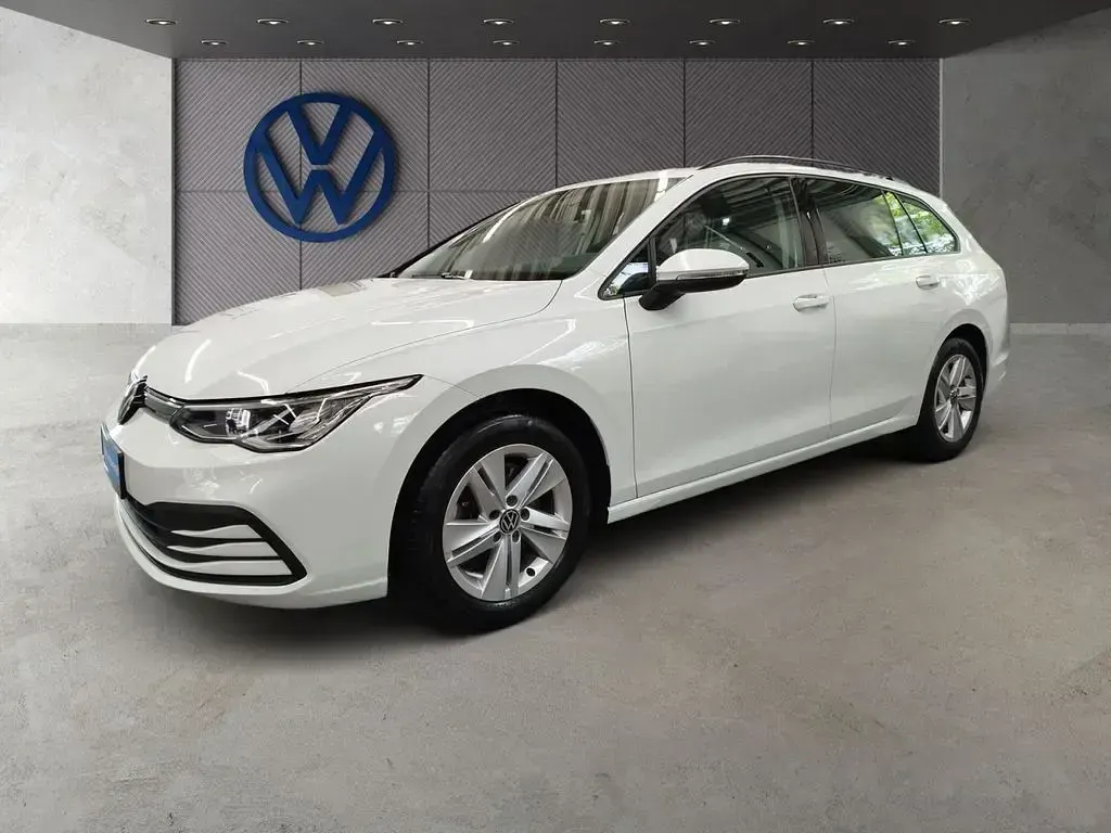 Gebraucht VW Golf VIII Life 150 PS (110 kW) 2022 Weiß Kombi