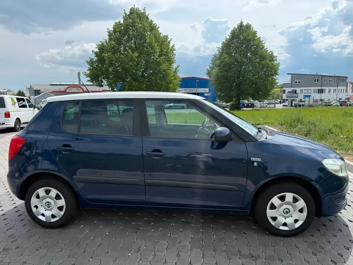 Gebraucht Skoda Fabia Family 86 PS (63 kW) 2012 Blau Kleinwagen