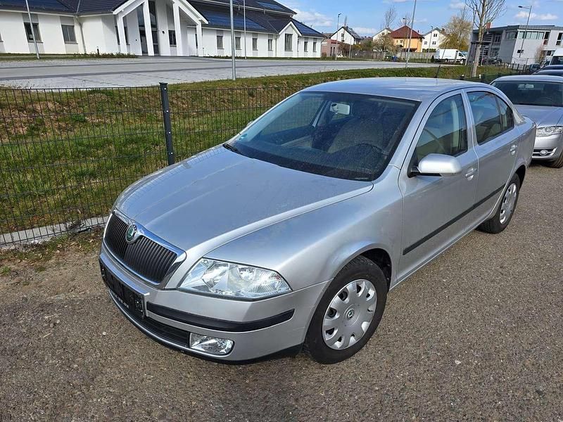 Gebraucht Skoda Octavia Ambiente 102 PS (75 kW) 2005 Diamantsilber met. Kleinwagen