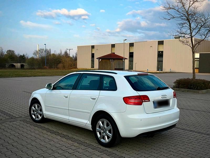 Gebraucht Audi A3 125 PS (91 kW) 2010 Weiß Kleinwagen