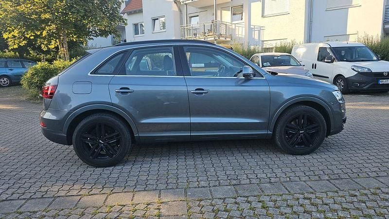 Grau Gebraucht 2013 Audi Q3 SUV | 13.500 € (Guter Preis) - Bild 1/4
