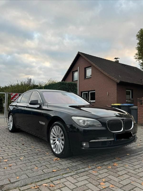 Schwarz Gebraucht 2010 BMW 740L Limousine | 11.999 € - Bild 1/4