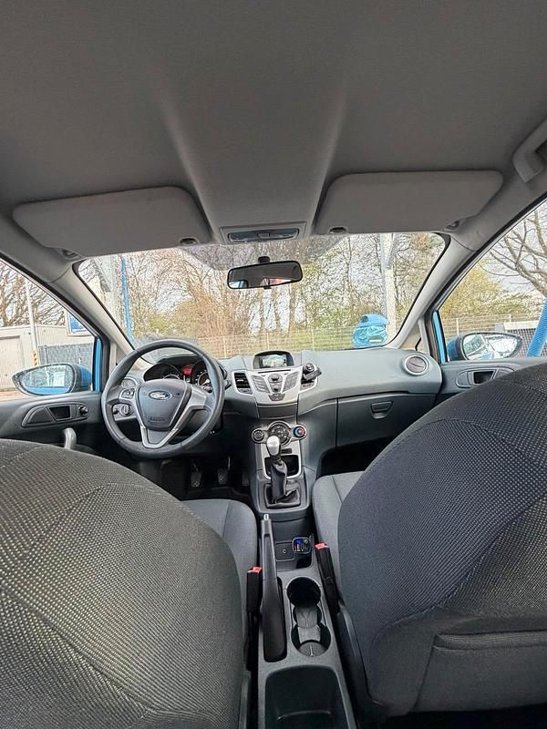 Gebraucht Ford Fiesta 70 PS (51 kW) 2011 Blau Kleinwagen