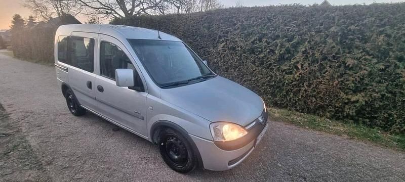 Usata Opel Combo 75 CV (55 kW) 2003 Argento Monovolume
