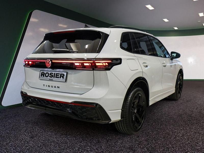 Neu VW Tiguan R-line 150 PS (110 kW) 2026 Weiss / pure white SUV