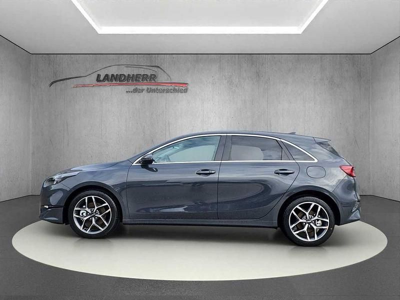 Neu Kia Ceed Gold 140 PS (102 kW) 2026 Grau Kleinwagen