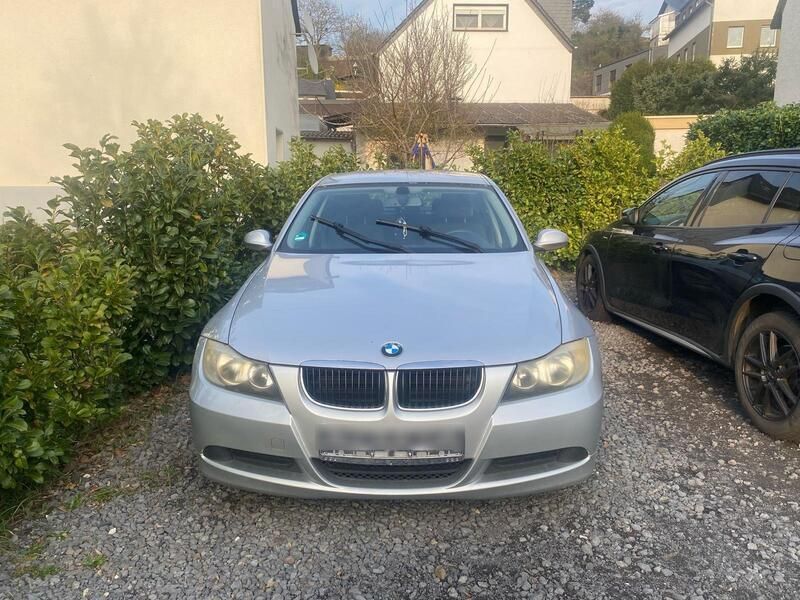 Silber Gebraucht 2008 BMW 318 Limousine | 1.300 € - Bild 1/4