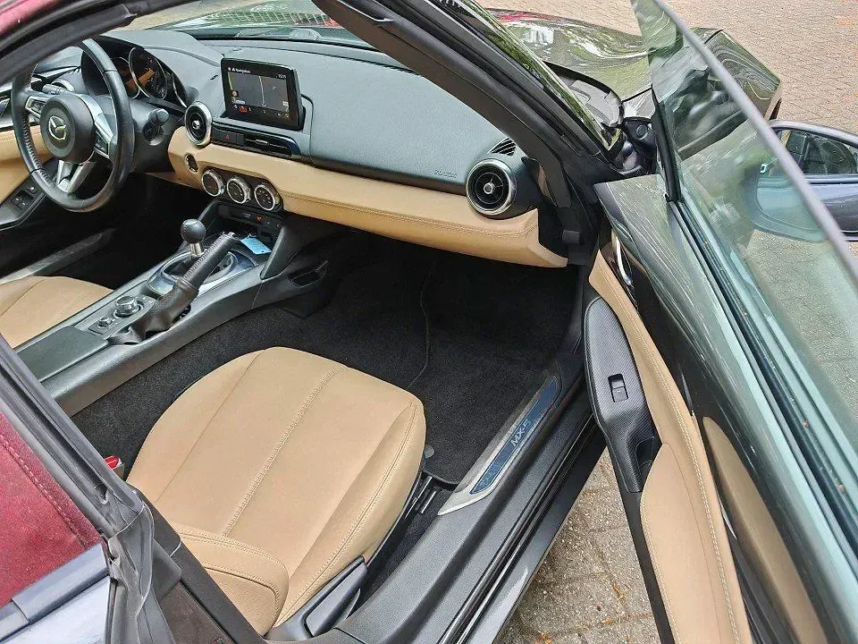 Gebraucht Mazda MX5 131 PS (96 kW) 2018 Grau Cabrio