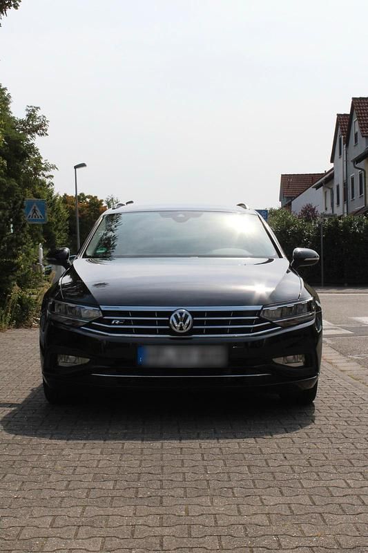 Schwarz Gebraucht 2019 VW Passat Business Kombi | 15.500 € (Fairer Preis) - Bild 1/4