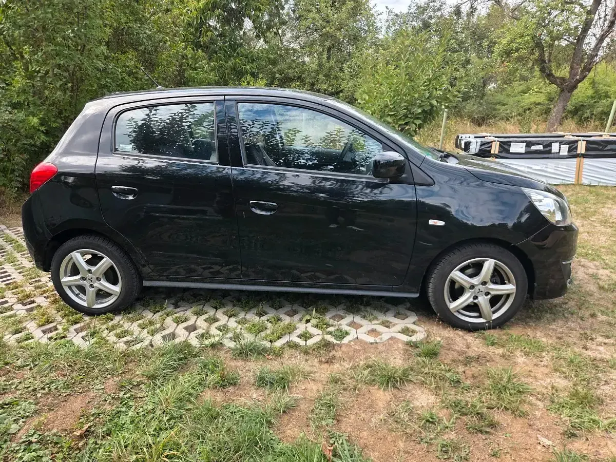 Gebraucht Mitsubishi Space Star 70 PS (51 kW) 2015 Schwarz Kleinwagen