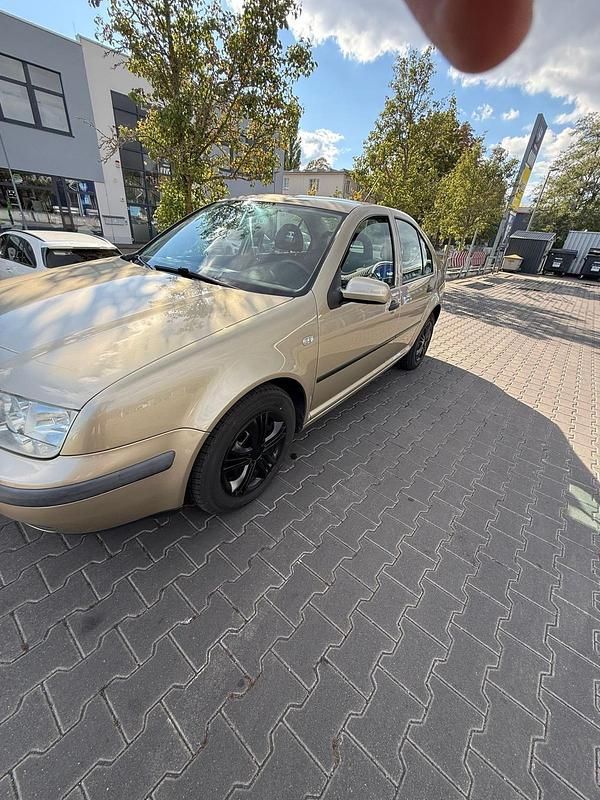 Gebraucht VW Bora 115 PS (84 kW) 2001 Gold Limousine