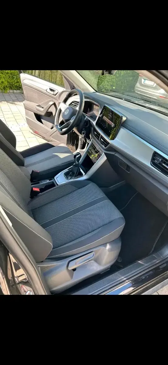 Second-hand VW T-Roc 110 CP (80 kW) 2023 Negru SUV