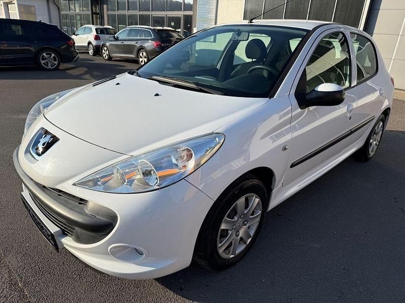 Gebraucht Peugeot 206+ Basis 75 PS (55 kW) 2009 Weiß Kleinwagen