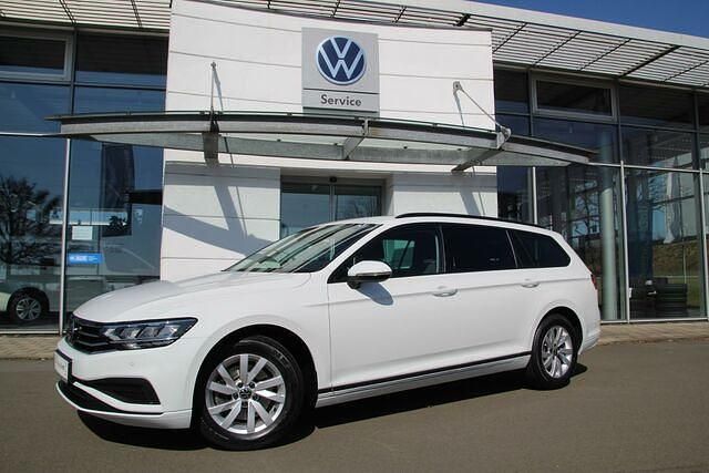 Gebraucht VW Passat Basis 150 PS (110 kW) 2021 Weiß Kombi